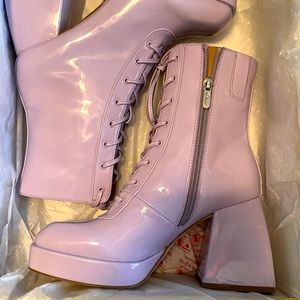 New never worn boots